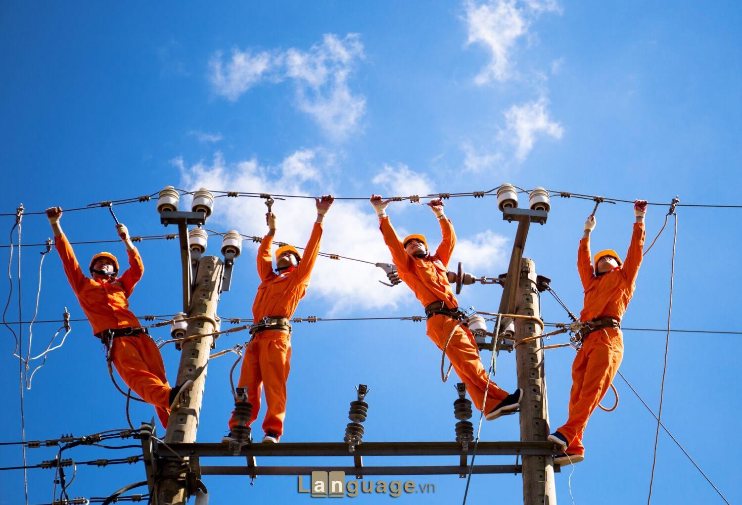 Electrician: thợ điện