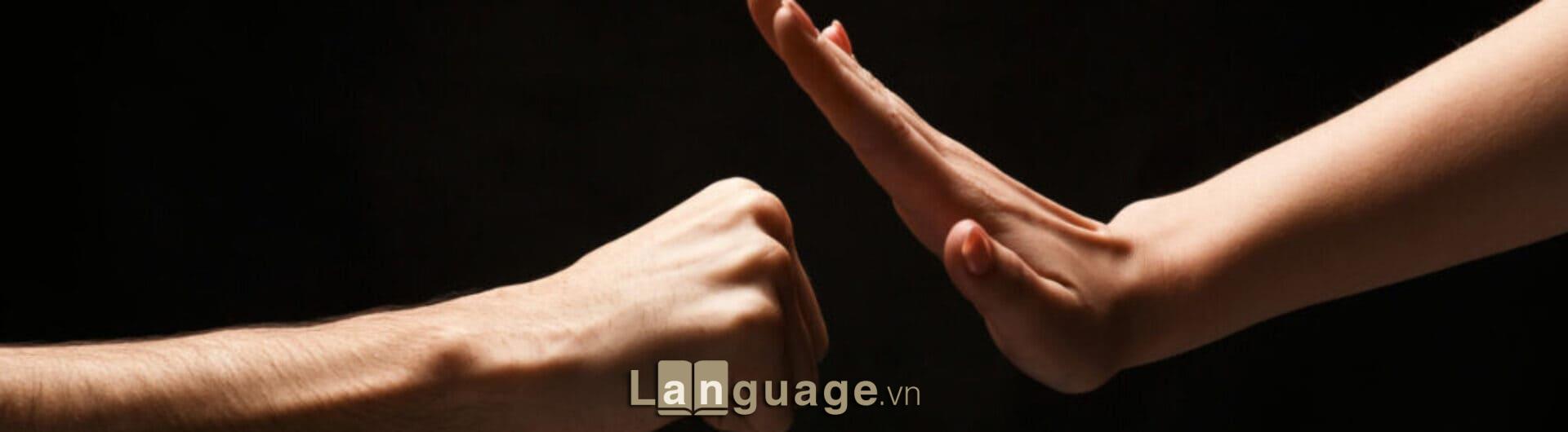 Cách dùng cấu trúc Against